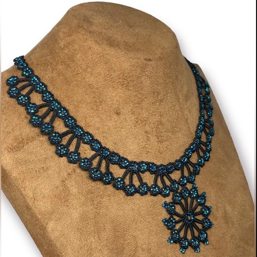 🛍️SALE🛍️ Handcrafted Needlework Glass Beaded Elegant Statement/Collar Necklace - Picture 2 of 4